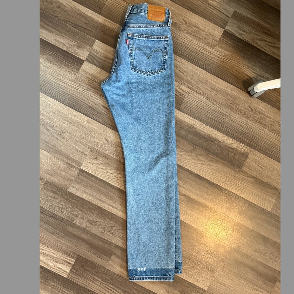 NWOT Levi 501 jeans - Picture 2 of 8